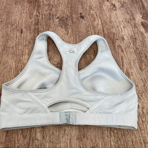 Gapfit White Razorback Sports Bra with Clasp - Picture 2 of 6